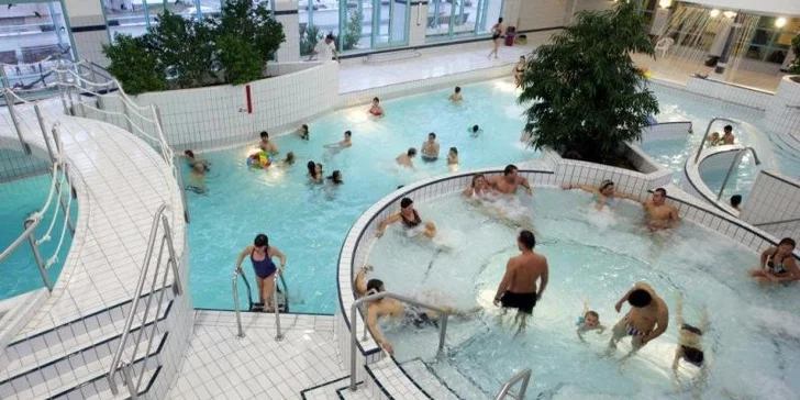 Celodenní vstupné do Hradeckého aquaparku v městských lázních