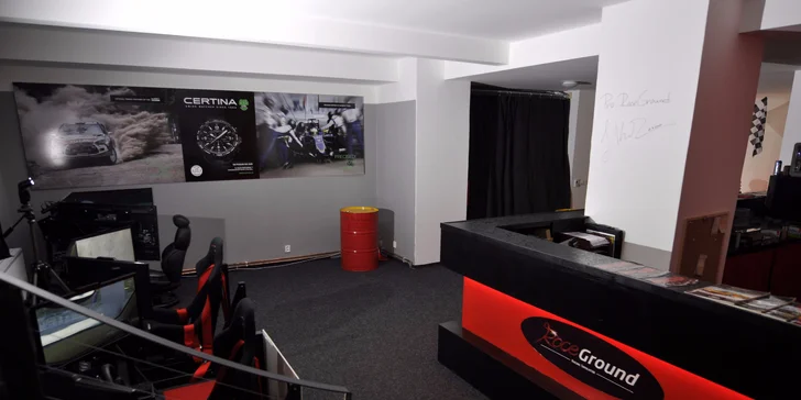 Usedněte za volant profi-závodního automobilového simulátoru