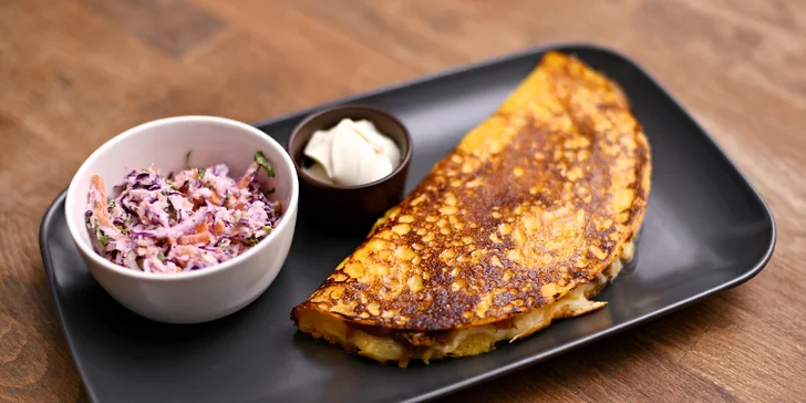 Vegetariáni si pochutnají na smažené placce arepa s tofu nebo plátcích patacón s černými fazolemi.