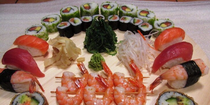 33 kousků v lahodném sushi setu: maki, nigiri, alaska s kaviárem i krevety