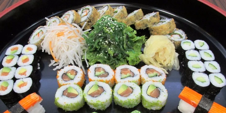 Vydatná sushi hostina pro milovníky asijské kuchyně