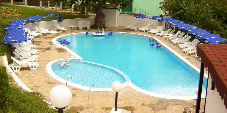 Přivítá vás hotel Vezhen s bazénem. 