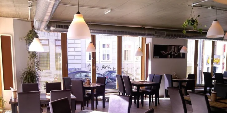 Půlkilový tatarák, neomezený přísun topinek a sleva na alkohol k tomu až pro 4 osoby