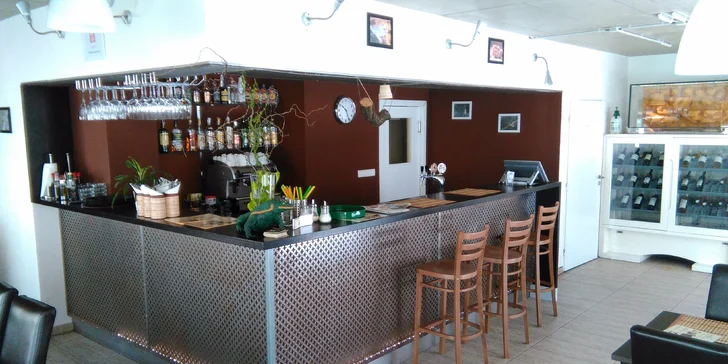 Půlkilový tatarák, neomezený přísun topinek a sleva na alkohol k tomu až pro 4 osoby