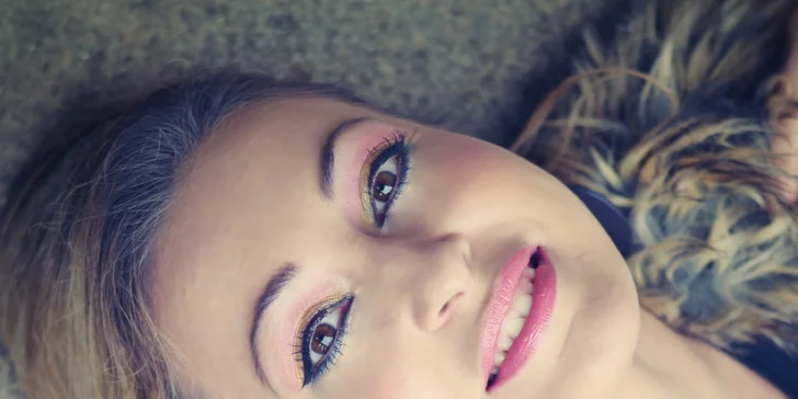 Ukažte svou krásu: Fotoproměna včetně makeupu, účesu a stylingu