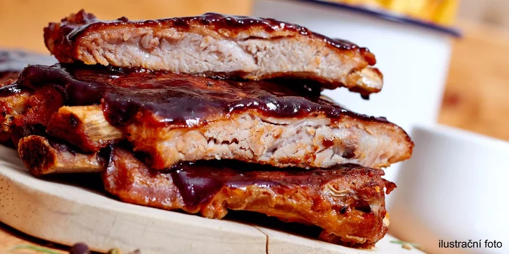 Kilo masitých zauzených žebírek z grilu v Nirvaně