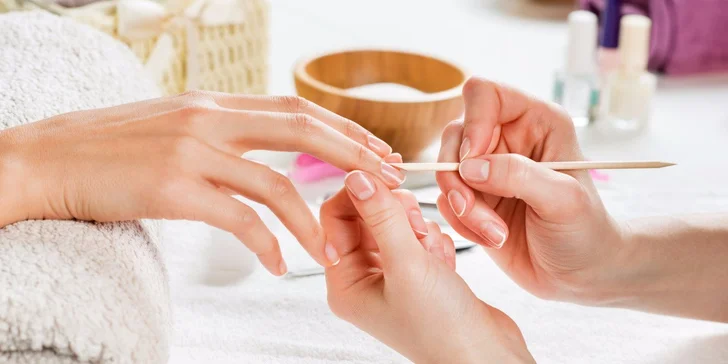 Kompletní péče o vaše ručky – manikúra, shellac a masáž rukou parafínem