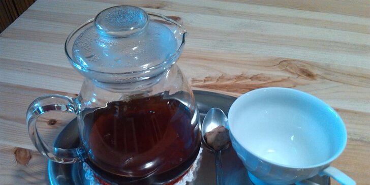 Výběrová filtrovaná káva s domácí panna cottou v Café Dílna