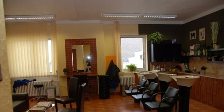 Střih i melír pro všechny délky vlasů v kadeřnictví Rebels