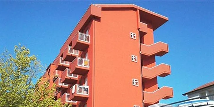 Pobyt v italském hotelu s bazénem a polopenzí