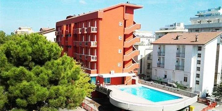 Pobyt v italském hotelu s bazénem a polopenzí