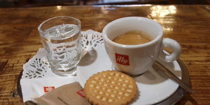 Lahodné italské espresso Illy v kavárně N7 v centru Prostějova