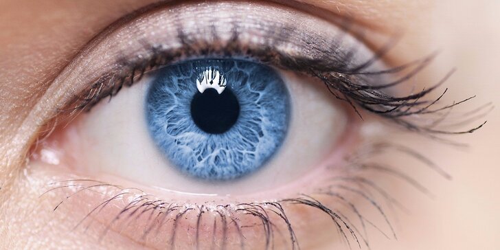 Kontrola očí a aplikace kontaktních čoček včetně roztoku