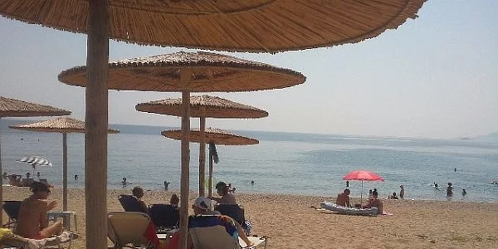Až 12 dní v apartmánech na řeckém poloostrově Chalkidiki s polopenzí