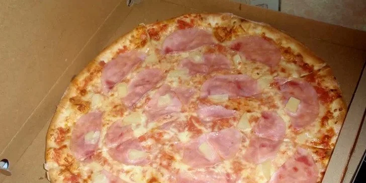 2 křupavé pizzy poseté lahodnými ingrediencemi