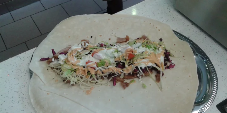 Cokoli, na co máte chuť, ze žižkovského Döner Kebab s přílohou a nápojem