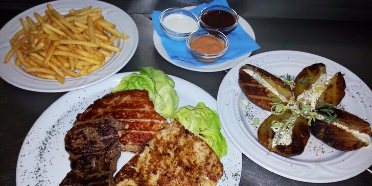 Tři druhy šťavnatých steaků rovnou z grilu pro dva v Restauraci Beran