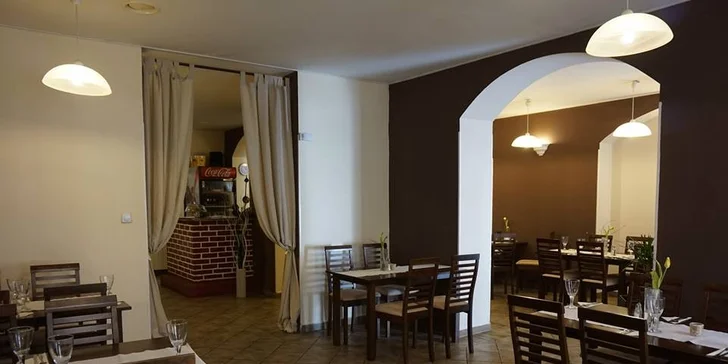 Na jídlo do Cihelny: Delikátní hovězí tatarák a topinky pro dvojici i partu