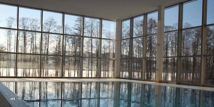 Wellness pobyt v resortu přímo u Lipna: polopenze, sauna a bazén