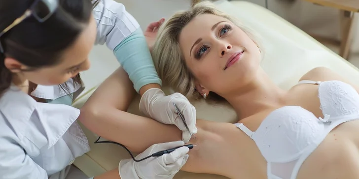 Pošlete chloupky na dlouhou dovolenou: pečlivá epilace diodovým laserem partií dle výběru