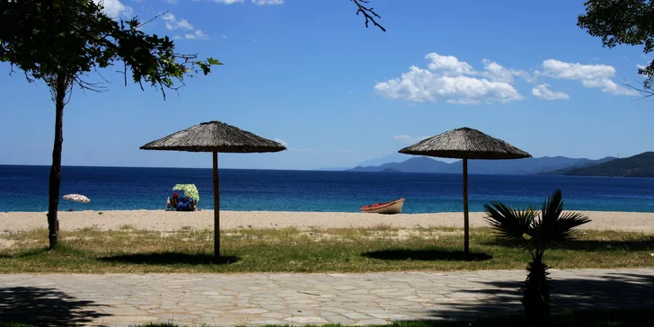 Až 12 dní v apartmánech na řeckém poloostrově Chalkidiki s polopenzí
