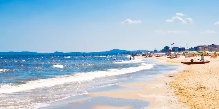 Koupání a opalování na pláži: 7 nocí v Rimini s polopenzí + dítě do 12 let zdarma