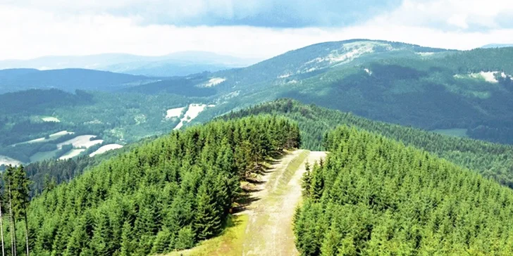 Dovolená s polopenzí pro 2 v rodinném hotelu v srdci Jeseníků pod Pradědem