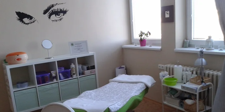 Dodejte svým řasám objem, délku, tvar a barvu se semipermanentní řasenkou