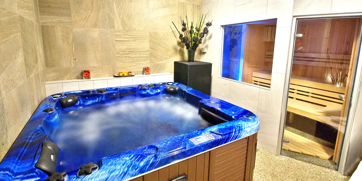 Pro chvíle pohody je v hotelu připravený wellness se saunou a vířivkou – v jednom z balíčků je již hodinová pohodička v ceně. 