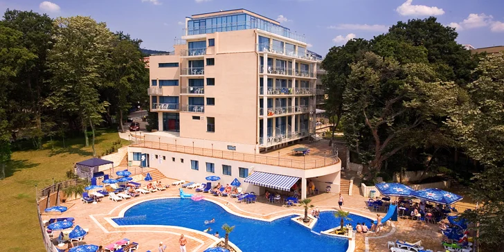 All inclusive dovolená v Bulharsku: apartmány pro páry i rodiny, bazén, animace, na přání i letenka