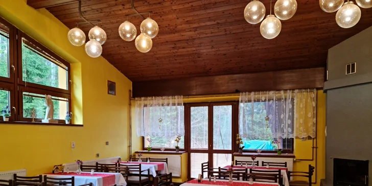Večeře jsou servírované.