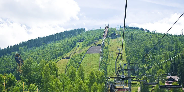 Lanovka na Čertovu horu je vzdálená jen 10 minut od hotelu. 