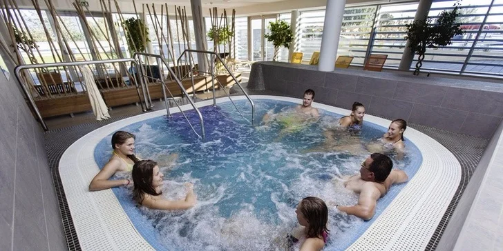 WHIRLPOOL (35º C, geotermálna voda)