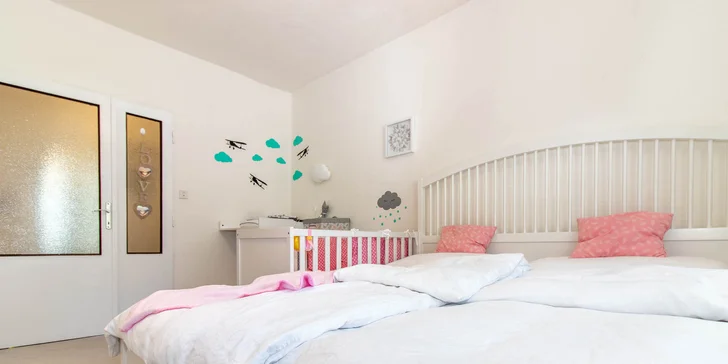 Ubytujete sa v krásnom apartmáne s dvoma spálňami a obývačkou.