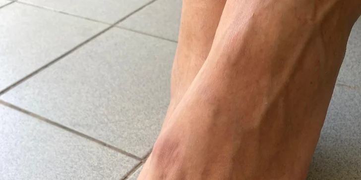 
Dopřejte si přístrojovou pedikúru včetně lakování.