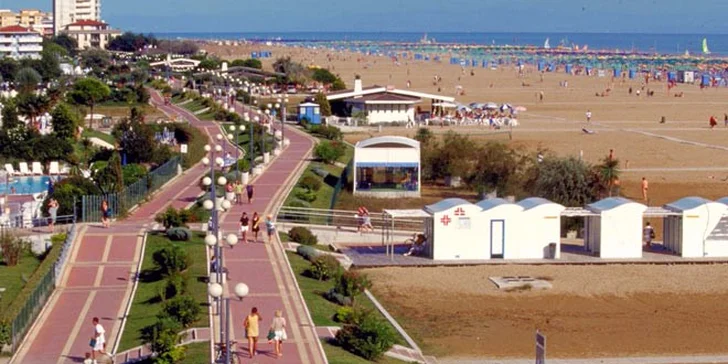 Jednodenní koupání na písečné pláži v populárním italském letovisku Bibione