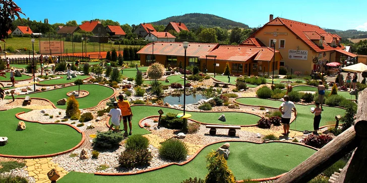 Celodenní adventure golf a další zábava v Počepicích