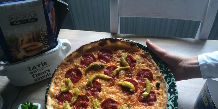 2 křupavé pizzy poseté lahodnými ingrediencemi v Hrádeckém Dvoře