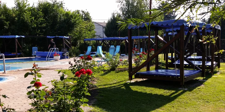 Stravovat se budete formou polopenze – ráno i večer se můžete těšit na bohaté švédské stoly. 
