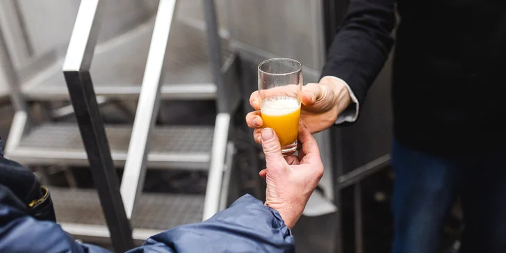 Samozřejmě oba poklady i ochutnáte. Pivo si dáte přímo z tanku. 