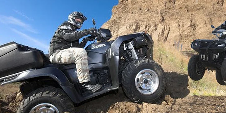 449 Kč za DVĚ hodiny na skvělé čtyřkolce Suzuki LTA 750 AXi KingQuad 4x4 včetně instruktáže. Užijte si nadupanou jízdu na extrémním stroji!