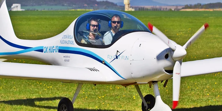 Pilotujte letadlo Zephyr 2000: zážitek v oblacích včetně instruktáže a paliva