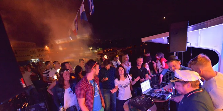 Zapařte na parníku: 4hodinová plavba a následná afterparty až do rána