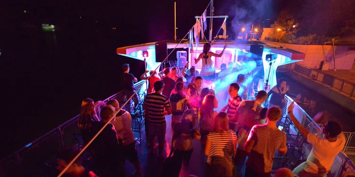 Zapařte na parníku: 4hodinová plavba a následná afterparty až do rána