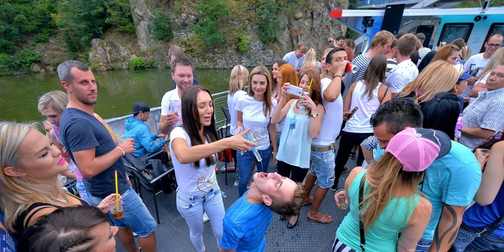 Zapařte na parníku: 4hodinová plavba a následná afterparty až do rána