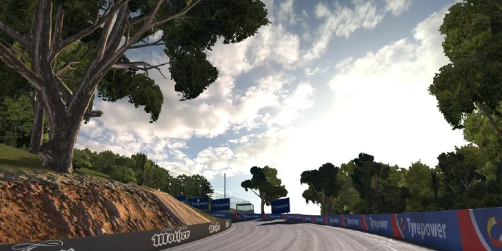 Bezstarostná jízda v simulátoru iRacing