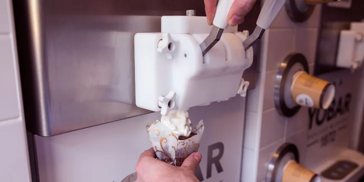Potěšení z Yobaru: 2 muffiny s bílým frozen yogurtem