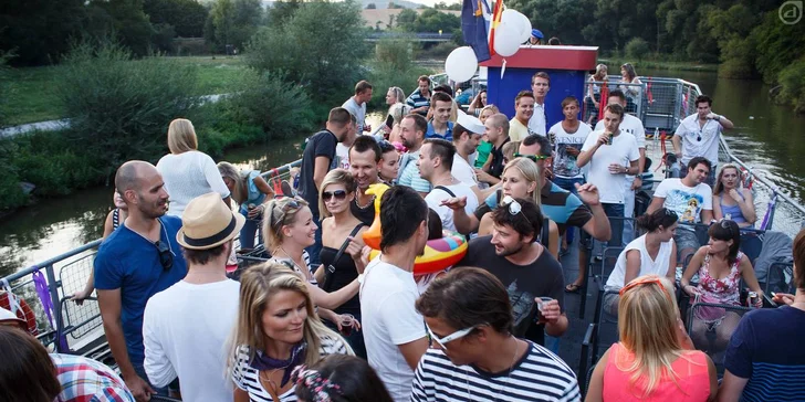 Zapařte na parníku: 4hodinová plavba a následná afterparty až do rána