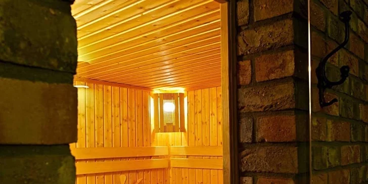 Relaxační vinný rituál pro dva: Vířivá koupel, masáž i pohoštění