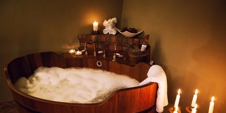 Relaxační vinný rituál pro dva: Vířivá koupel, masáž i pohoštění